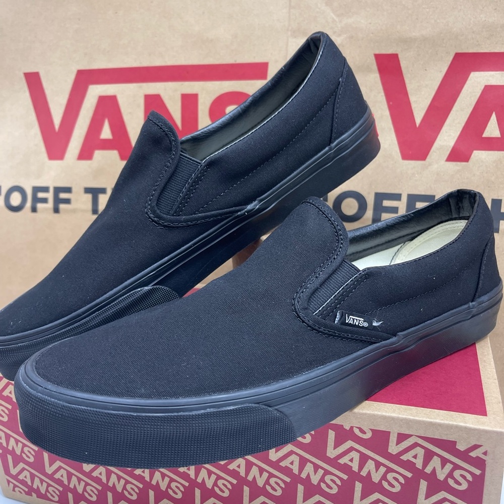 Vans WMNS Classic Black Slip-On Sneakers
Black/Black
VN000EYEBKA - Picture 9 of 16